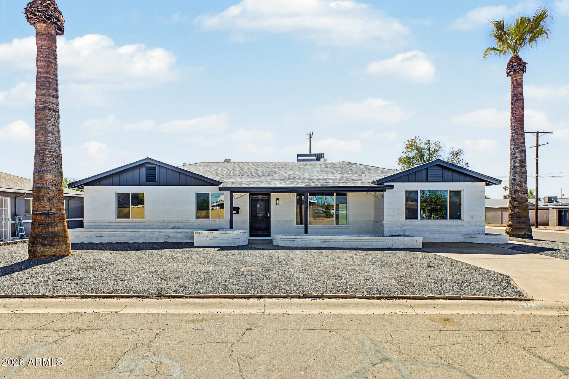 2051 W RANCHO Drive
